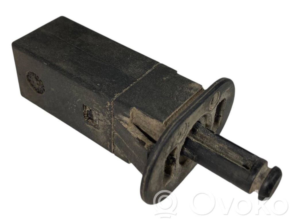 Degvielas tvertnes atvēršanas slēdzis