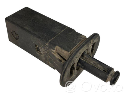 Degvielas tvertnes atvēršanas slēdzis