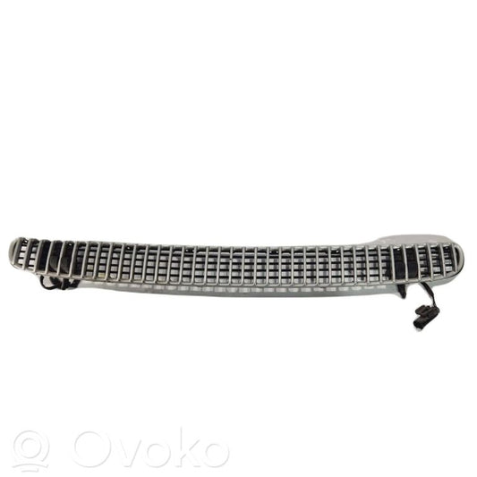 Dzinēja pārsega dekoratīvais režģis