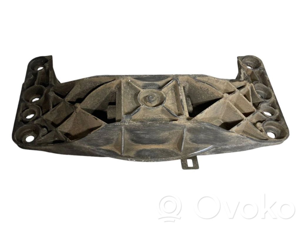 Transmission mounting bracket