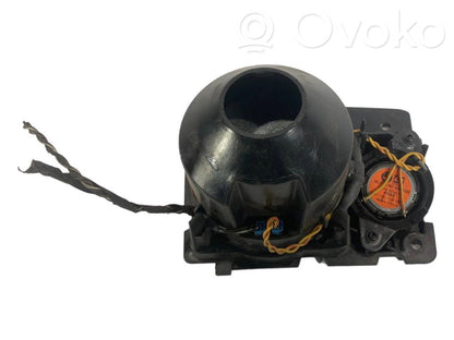 Skaļrunis priekšējā panelī