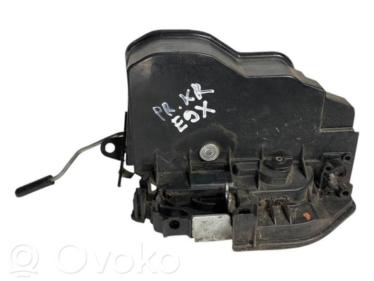 Priekšpusē slēdzene