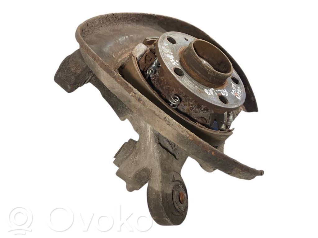 Aizmugurē riteņa rumbas vārpstas šarnīrs (stupica, capfa)