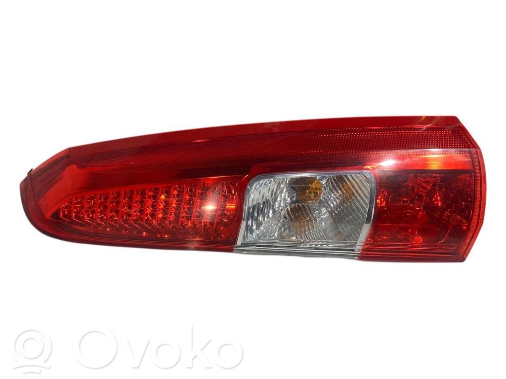 Aizmugurējais lukturis virsbūvē