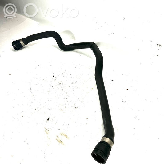 Caurulīte (-es) / šļūtene (-es)