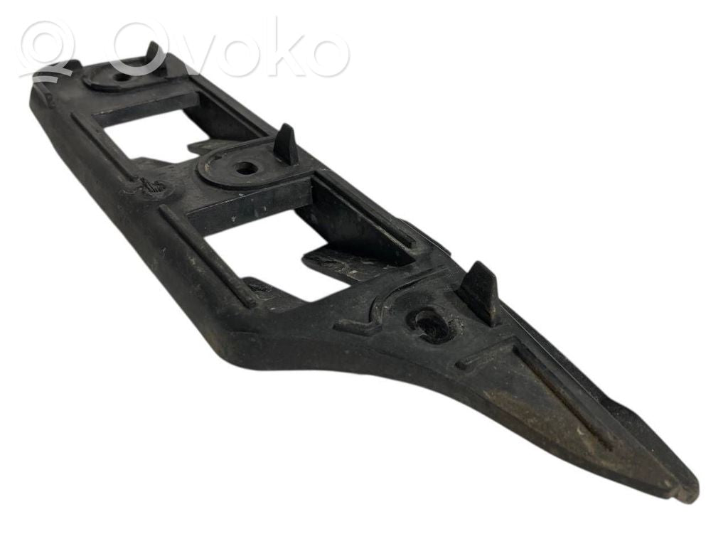 Priekšpusē bampera turētājs