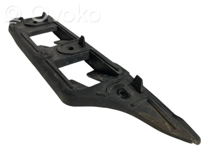 Priekšpusē bampera turētājs