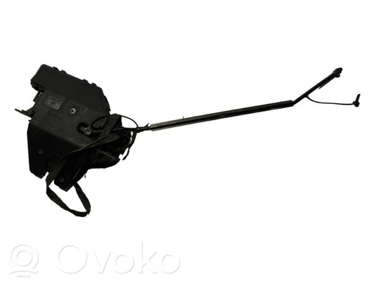 Aizmugurējā pārsega slēdzene