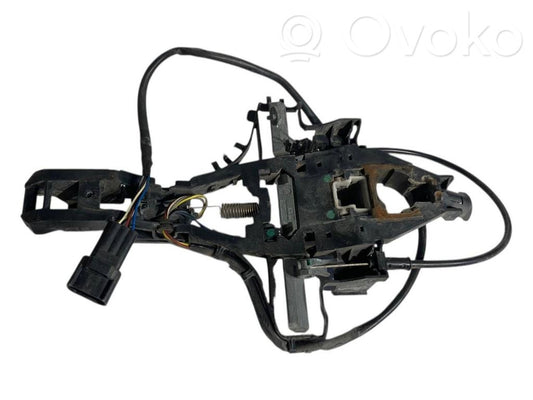 Priekšpusē turētājs / kronšteins ārējam atvēršanas rokturim