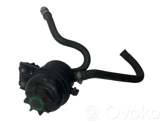 Stūres pastiprinātāja šķidruma tvertne