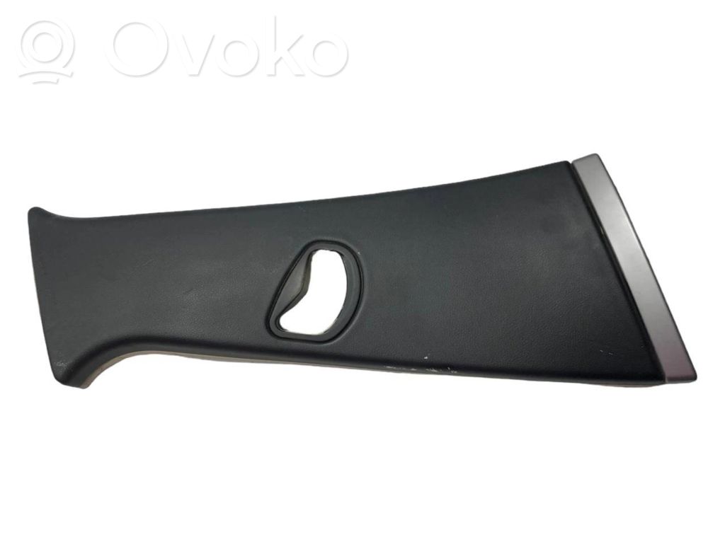 (B) statņa dekoratīvā apdare (augšdaļa)