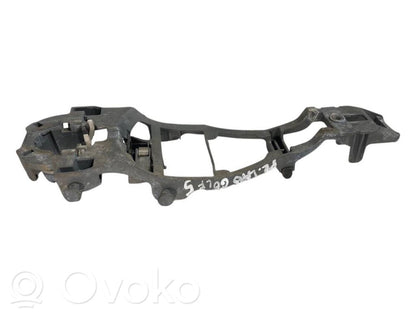 Priekšpusē turētājs / kronšteins ārējam atvēršanas rokturim