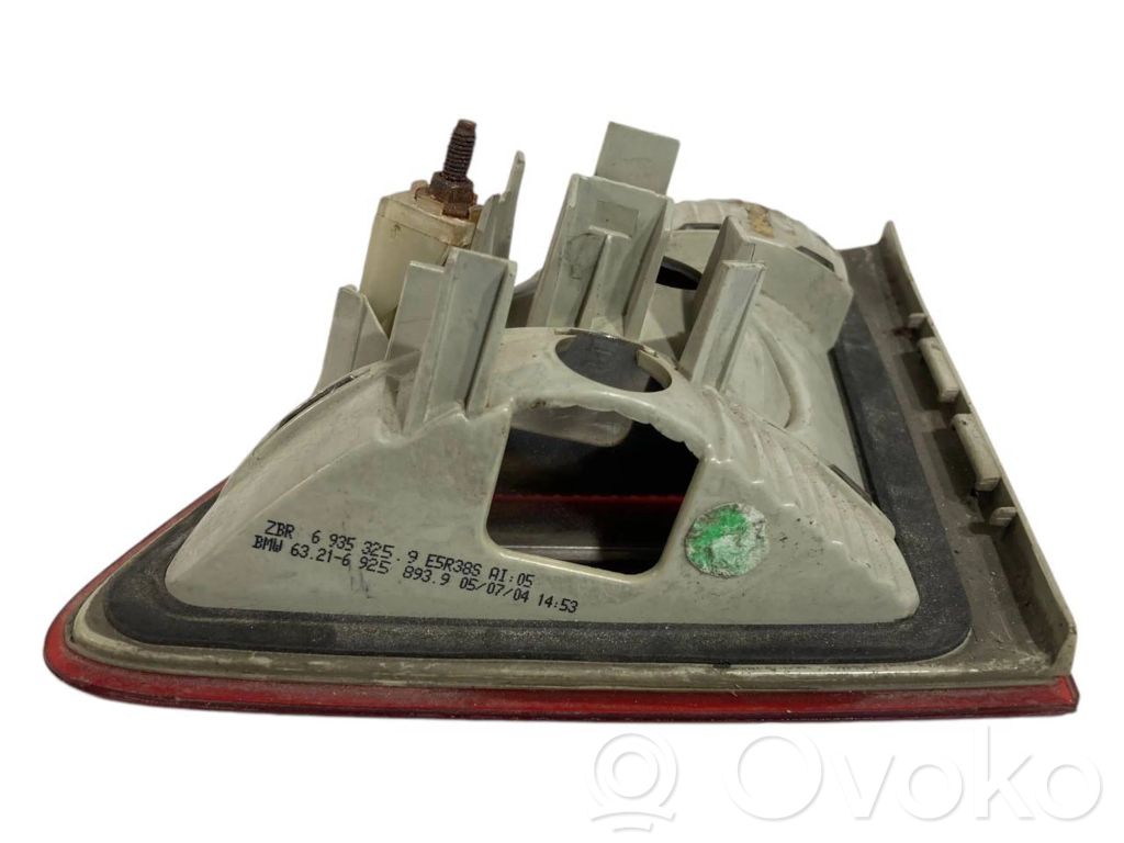 Aizmugurējais lukturis pārsegā