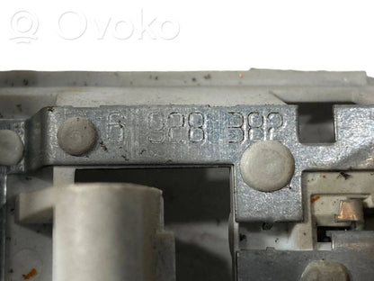 Aizmugures spuldzes vāka turētājs