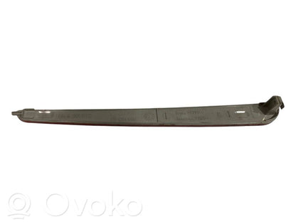 Aizmugurē atstarotājs