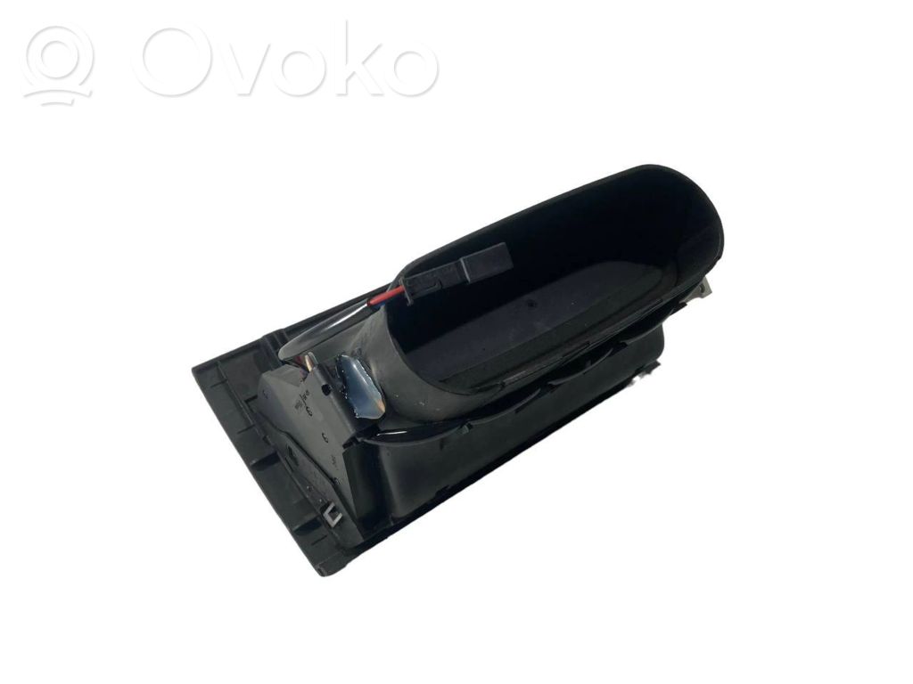 Задняя воздухо-вентиляционная решетка