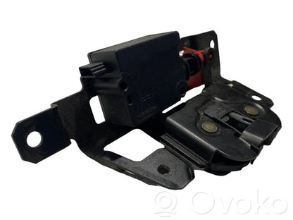 Aizmugurējā pārsega slēdzene