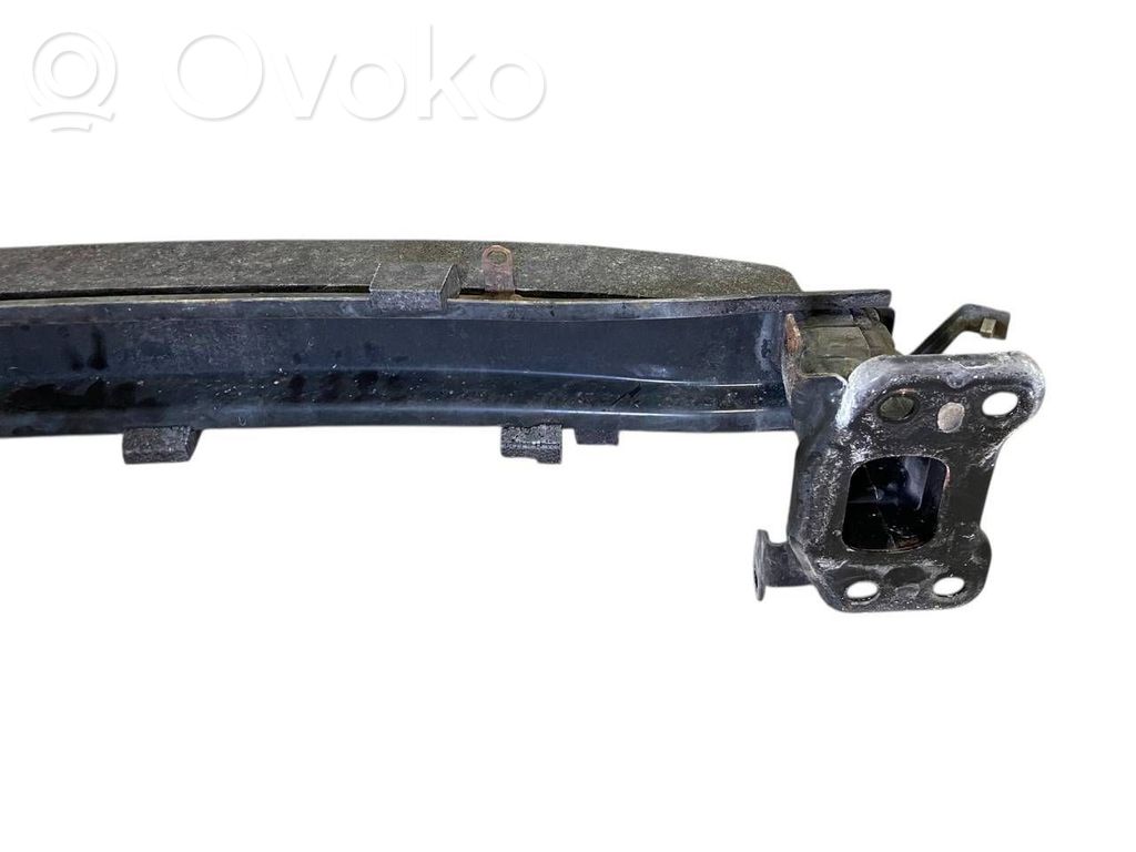 Priekšpusē bampera sija / balka