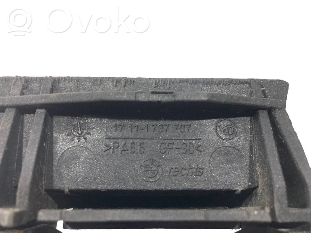 Radiator(s) holder/bracket