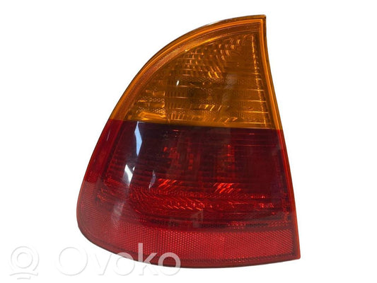 Aizmugurējais lukturis virsbūvē