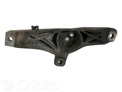 Engine mounting bracket