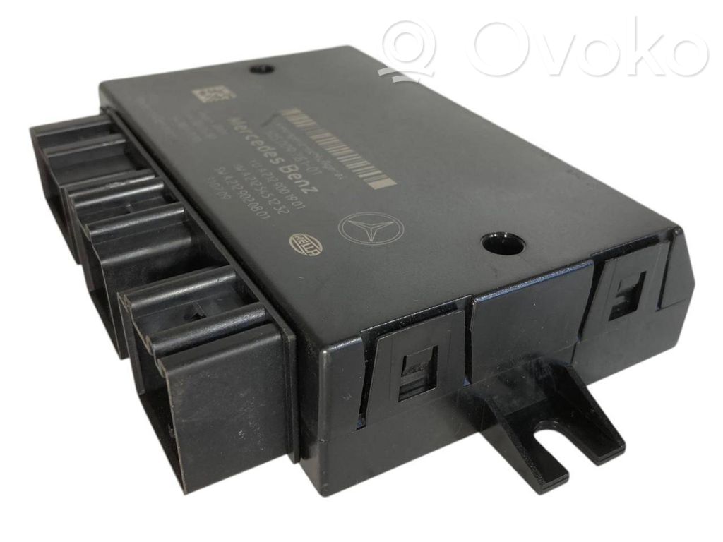 Piekabes āķa vadības bloks