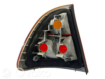 Aizmugurējais lukturis virsbūvē