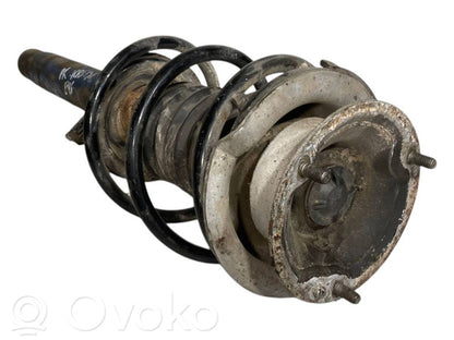 Priekšpusē amortizators ar atsperi