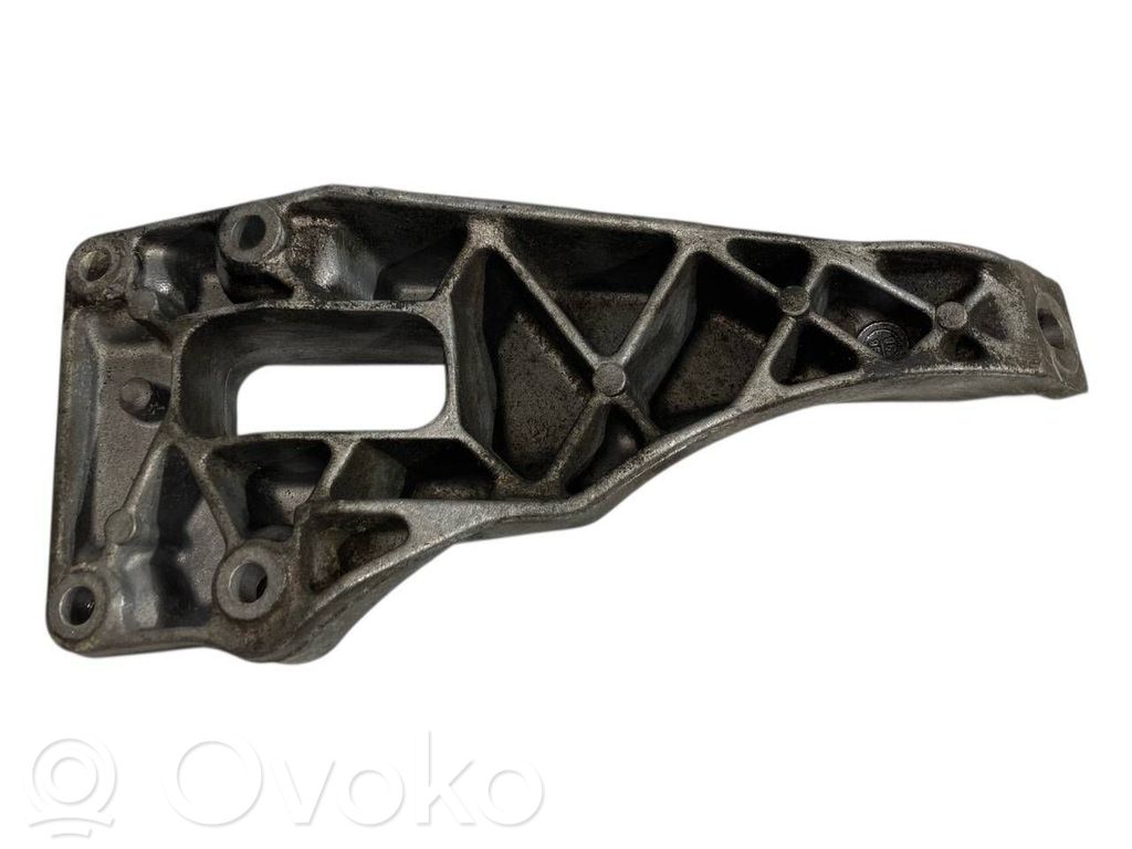 Dzinēja nostiprināšanas stiprinājums-kronšteins