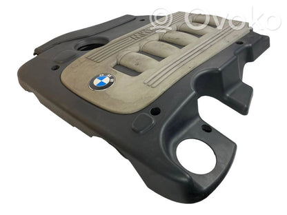 Dzinēja pārsegs (dekoratīva apdare)