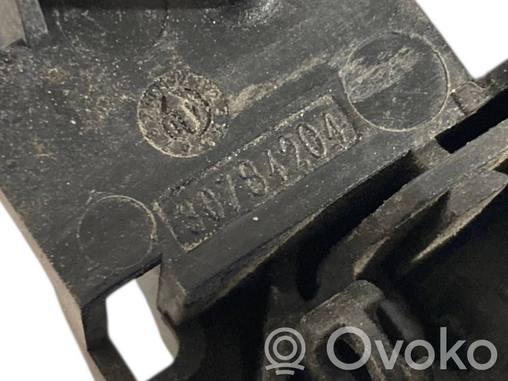 Aizmugurē turētājs / kronšteins ārējam atvēršanas rokturim