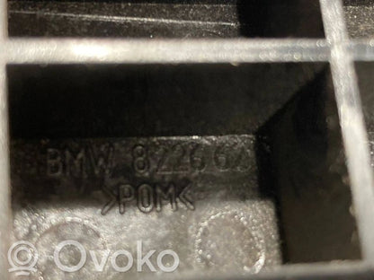 Dzinēja pārsega attaisīšanas rokturītis