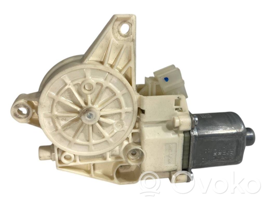 Priekšpusē loga pacēlāja motoriņš