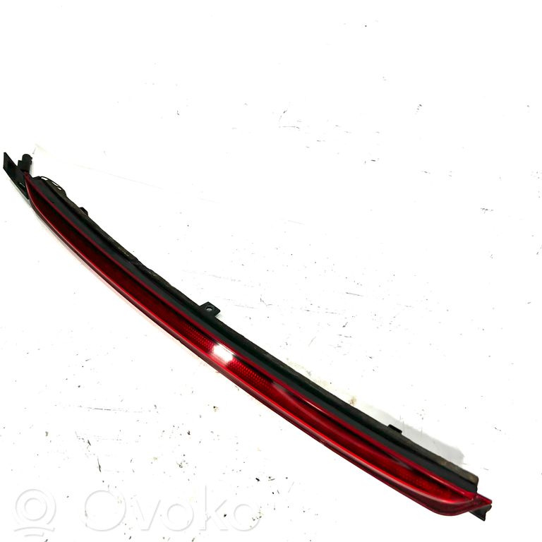 Papildu bremžu signāla lukturis