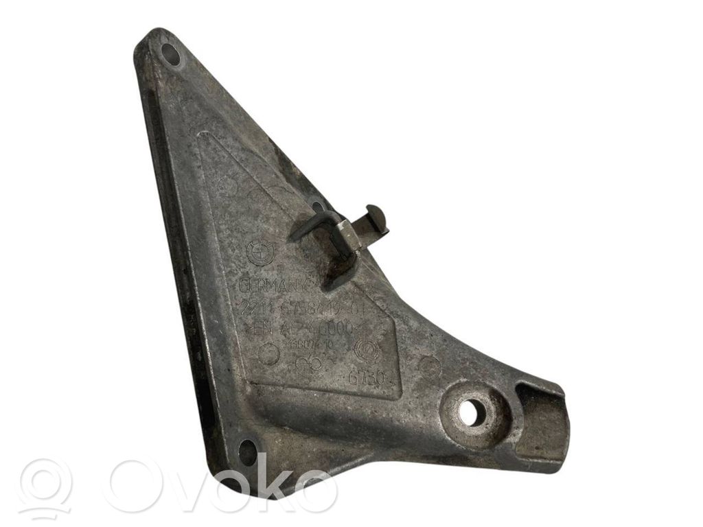 Engine mounting bracket