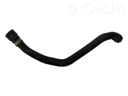 Caurulīte (-es) / šļūtene (-es)