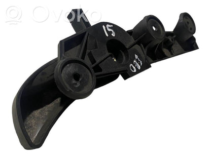 Dzinēja pārsega attaisīšanas rokturītis