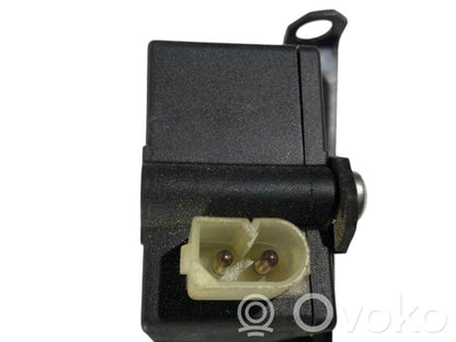 Slēdzene aizmugurējam logam