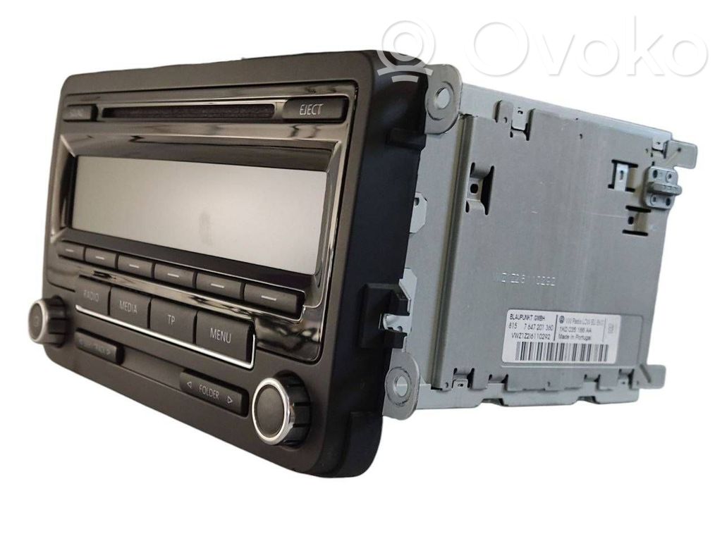 Radio / CD/DVD atskaņotājs / navigācija
