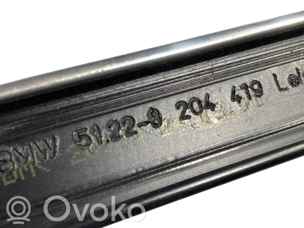 Apšuvums aizmugurējām durvīm