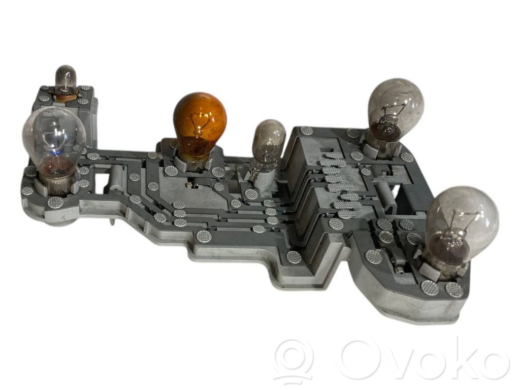 Aizmugures spuldzes vāka turētājs