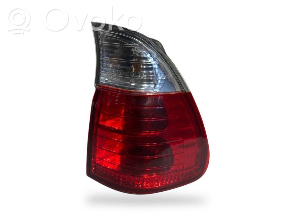 Aizmugurējais lukturis virsbūvē