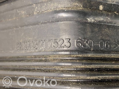 Dzinēja pārsegs (dekoratīva apdare)