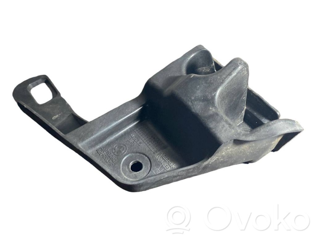 Priekšpusē bampera turētājs