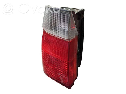 Aizmugurējais lukturis virsbūvē