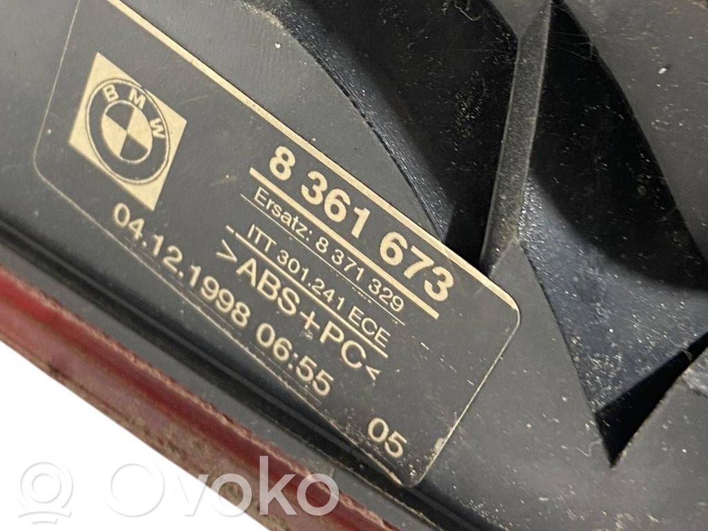 Aizmugurējais lukturis pārsegā