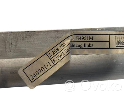 Aizmugurē logu aizkars