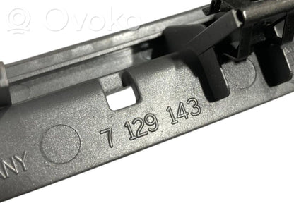 Ātrumu pārslēgšanas sviras dekoratīvā apdare (plastmasas)