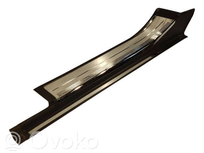 Aizmugurējā sliekšņa dekoratīvā apdare (iekšējā)