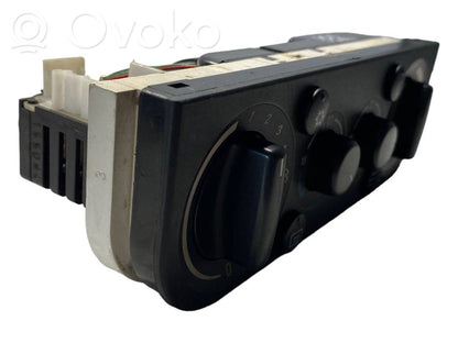 Gaisa kondicioniera / klimata kontroles / salona apsildes vadības bloks (salonā)